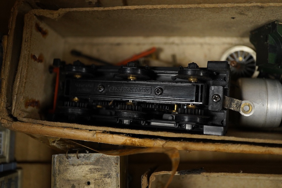 A quantity of 00 gauge model railway by Tri-ang, Mainline, Dapol, Bachmann, GMR, Hornby Dublo, etc. including; a Tri-ang American outline Davy Crockett train set (RS.37), nine steam and diesel locomotives, together with